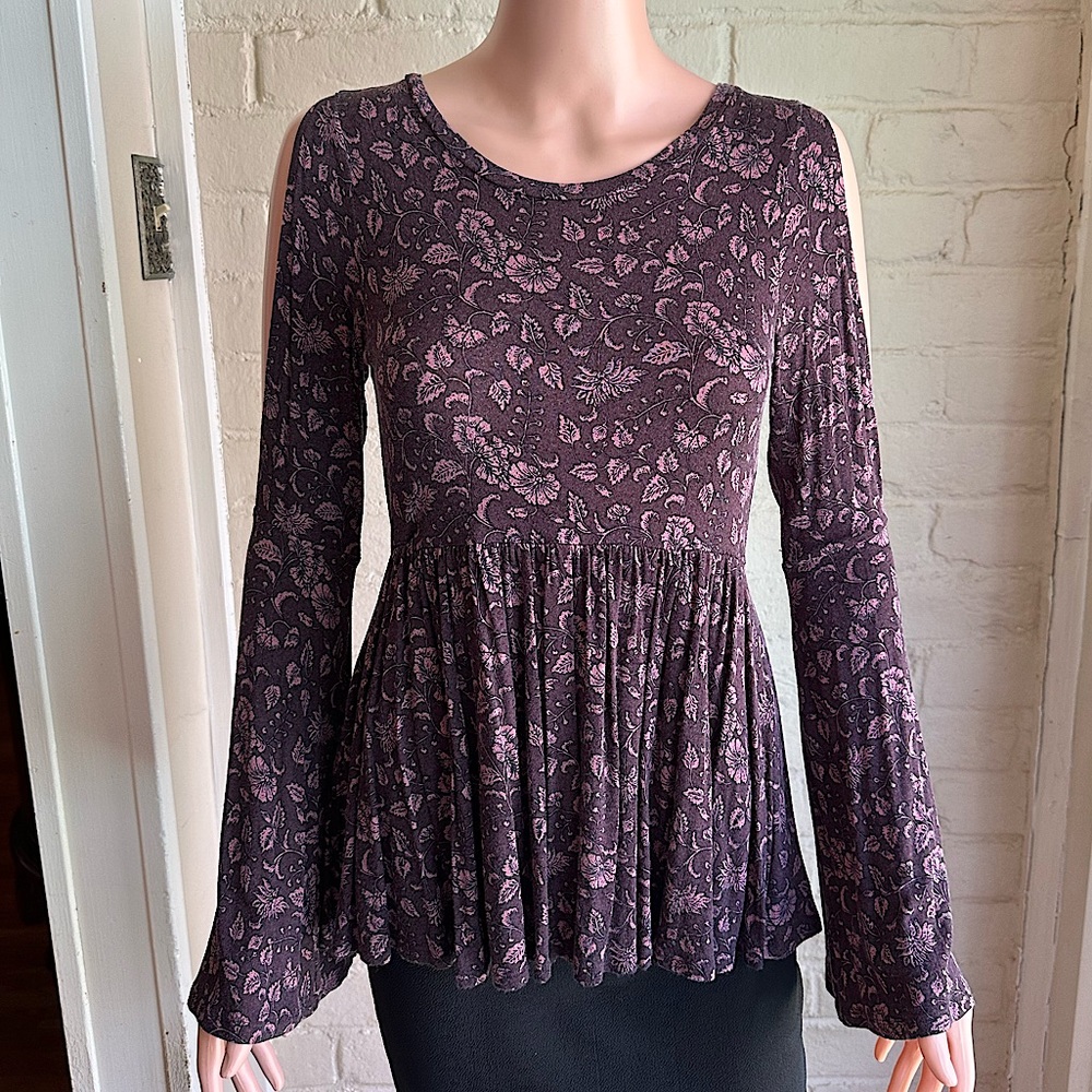 American Eagle Outfitters Soft & Sexy size XS purple floral statement top